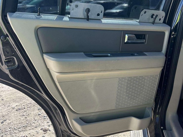 2012-ford-expedition-image-17