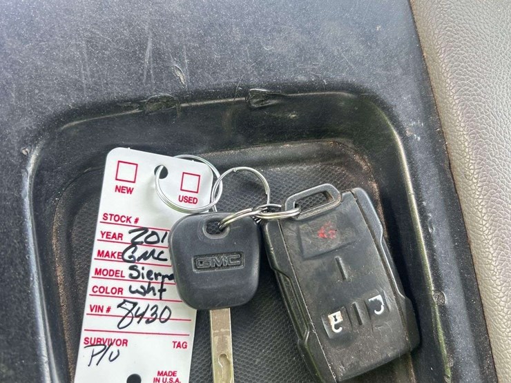 2017-gmc-sierra-2500-image-24