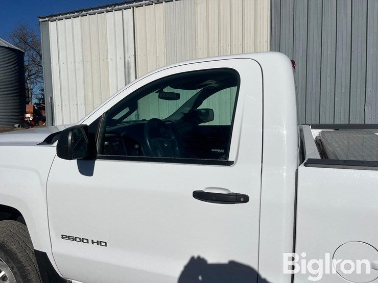 2015-chevrolet-silverado-2500-image-14