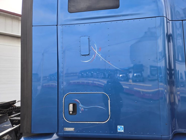 2018-kenworth-t680-image-17