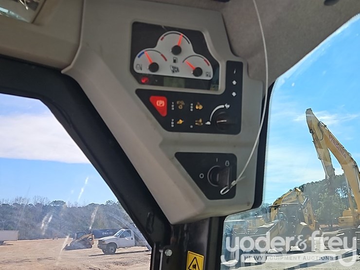 2022-jcb-270t-image-30