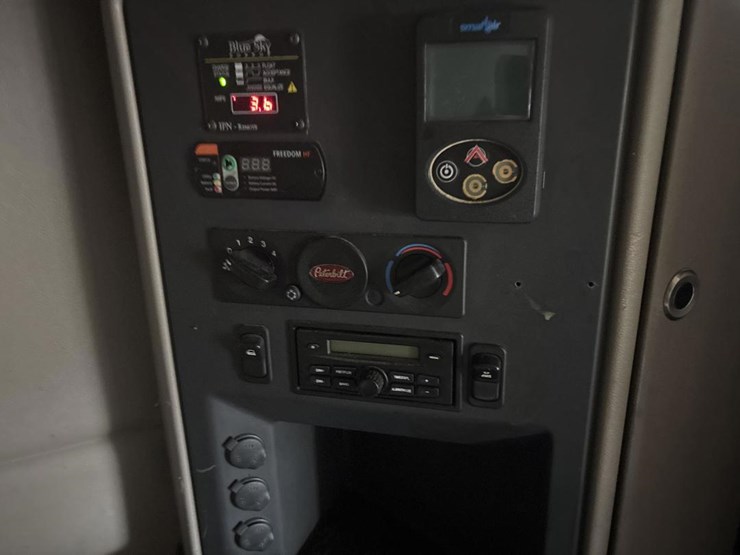 2019-peterbilt-579-image-29