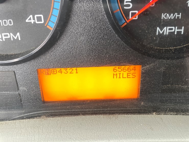 #1030-•-2011-international-truck-tractor-(has-mn-title)-image-22