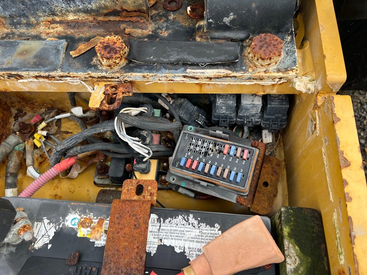 caterpillar-th255c-image-8