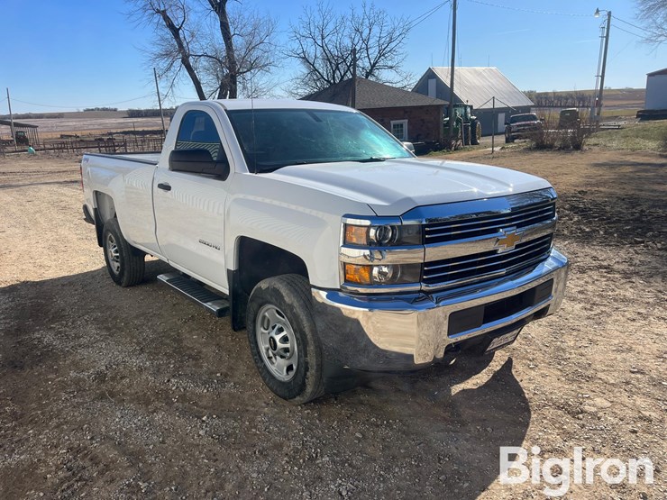 2015-chevrolet-silverado-2500-image-3