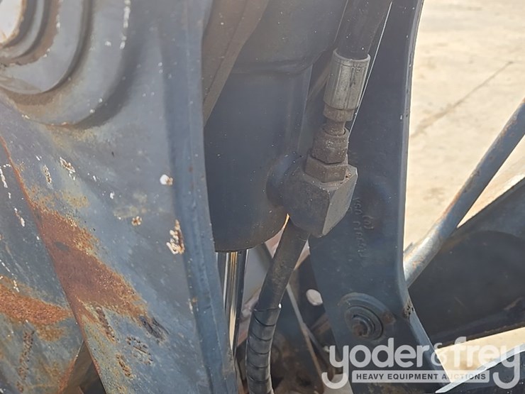 2010-deere-310sj-image-34