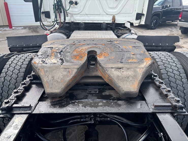 2018-freightliner-cascadia-126-image-49