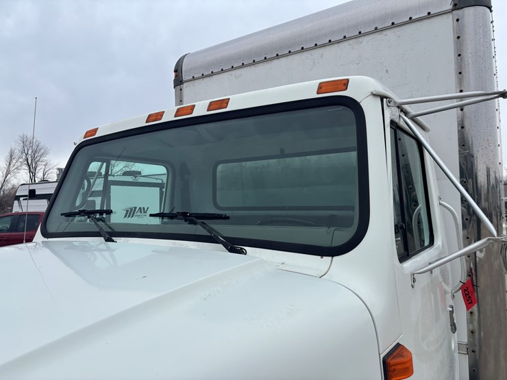 2002-international-4700-image-9