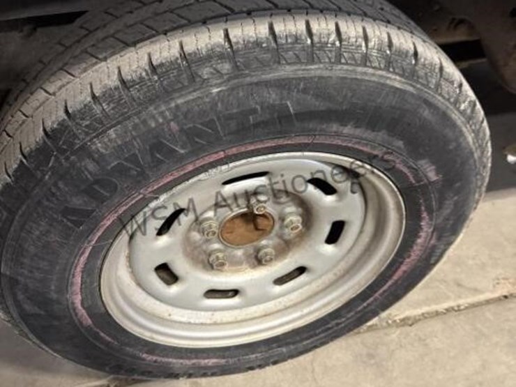 2006-ford-cargo-image-11