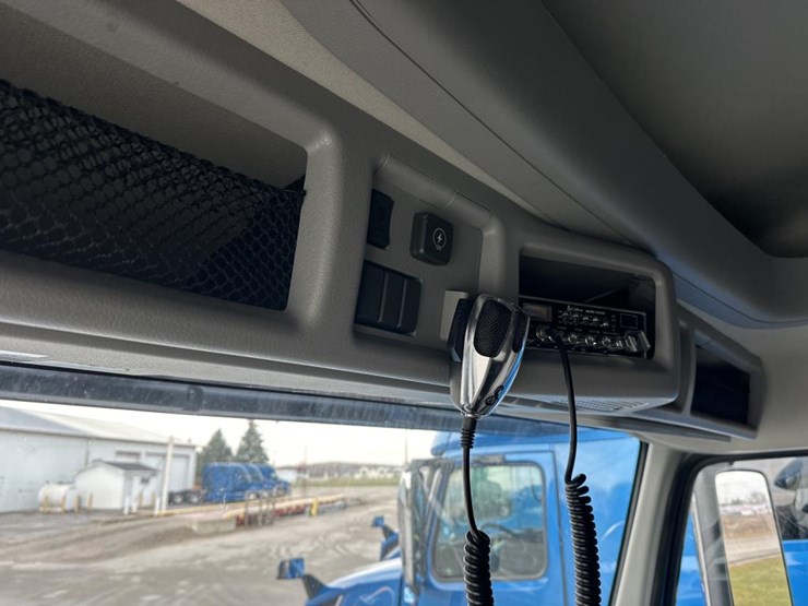 #2224-•-2025-volvo-vnl-sleeper-cab-semi-truck-tractor-image-47