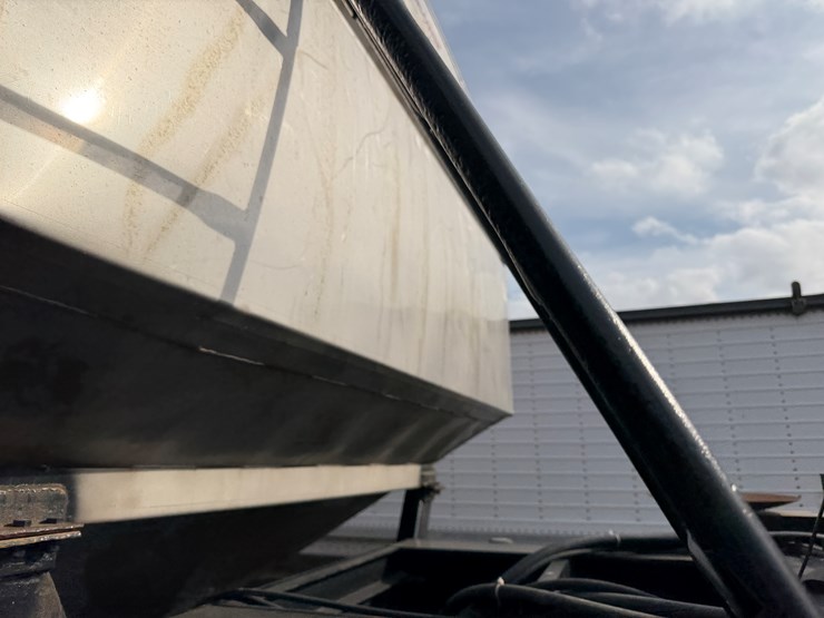 #40961-•-2011-magnolia-/-adams-t/a-fertilizer-tender-trailer-image-50