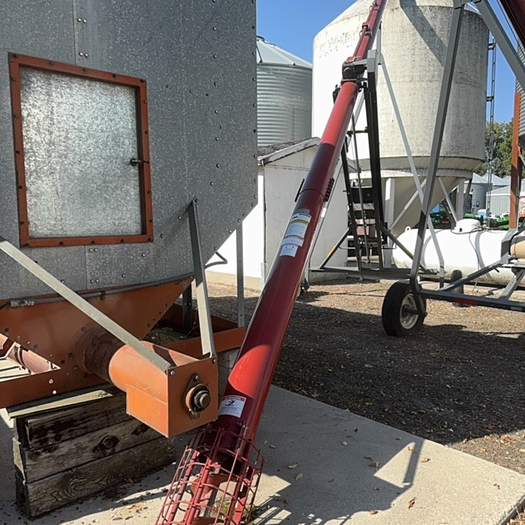 Meridian grain auger 8“ x 46‘, used little, like brand new, motor is 220 single phase, 7.5 HP