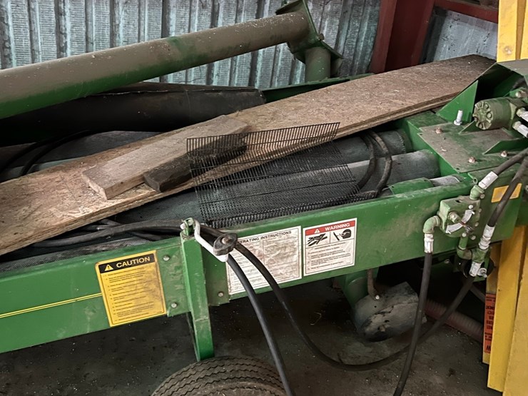 lot-35.-5-tube-model-572--kwik-kleen,-hyd.-drive,-wheat-screens,-always-shedded-image-5