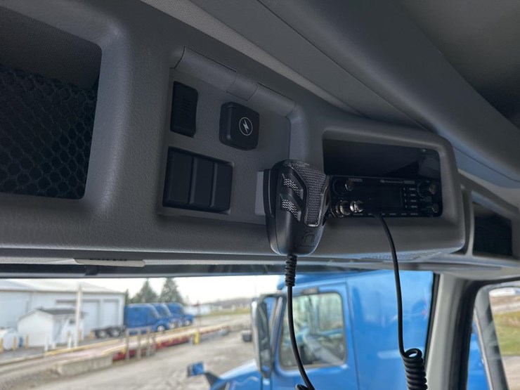 #2226-•-2024-volvo-vnl-sleeper-cab-semi-truck-tractor-image-46