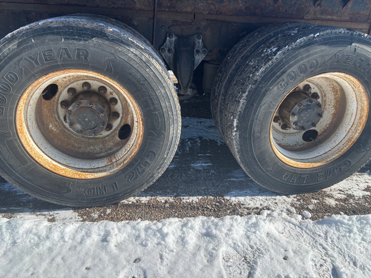 #2294-•-2013-freightliner-m2-flatbed-truck-image-63