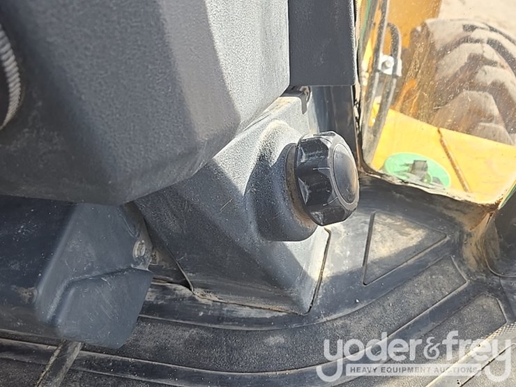 2018-deere-310sl-image-90