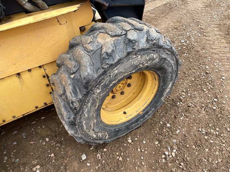 #1027-•-new-holland-lx985-skid-steer-image-12