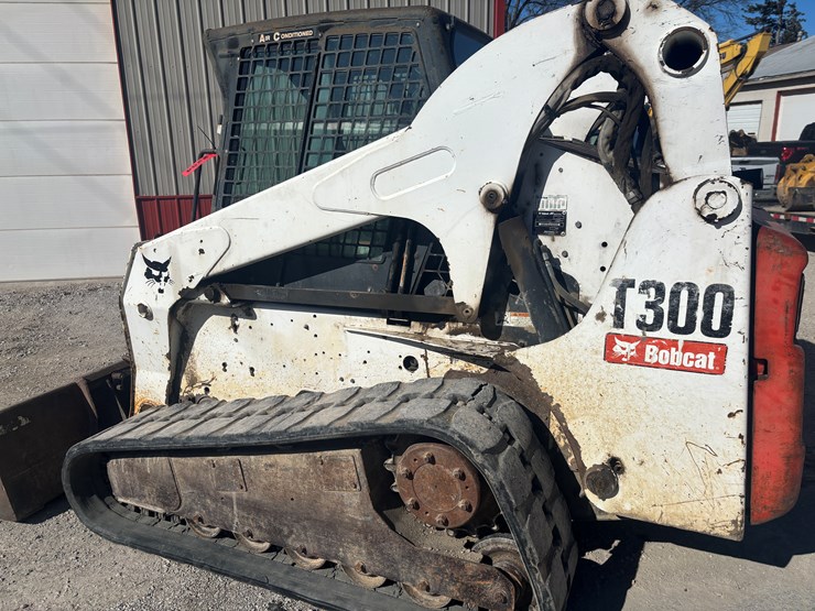 2007-bobcat-t300-image-9