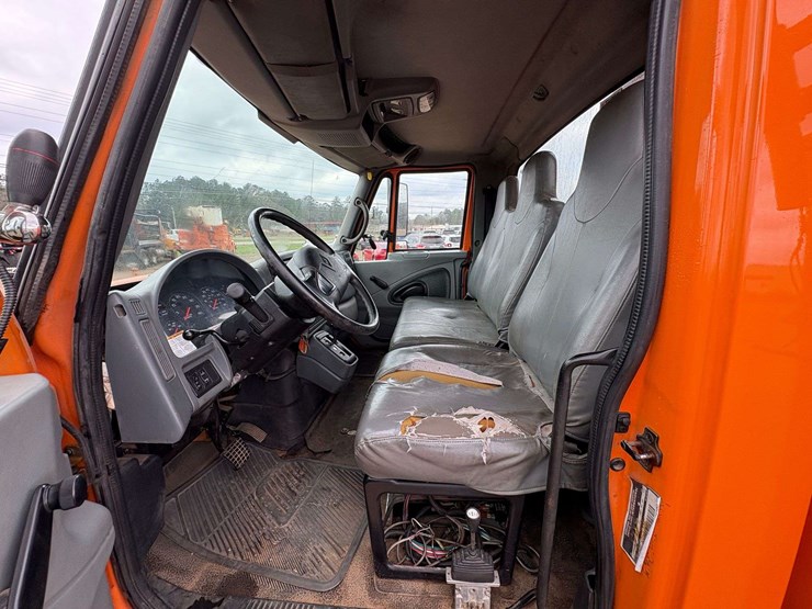 2004-international-durastar-4300-image-11