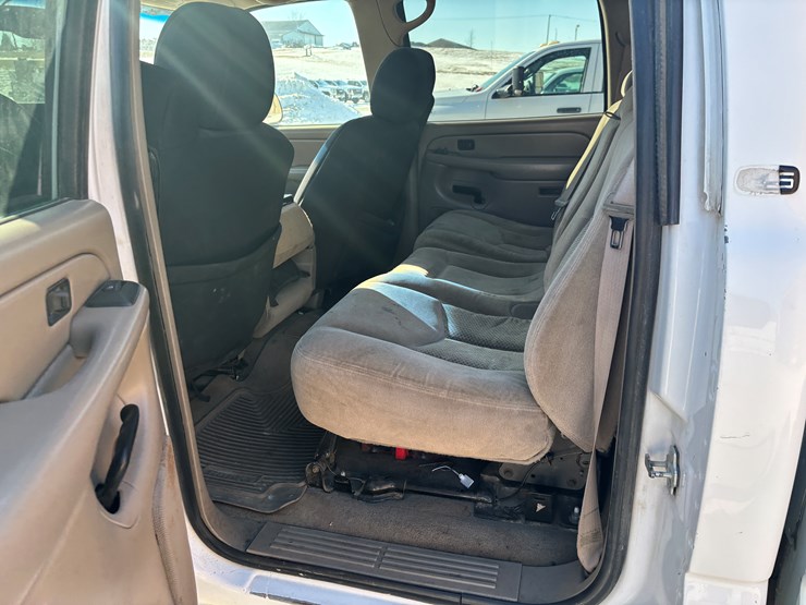 2005-chevrolet-2500-image-33