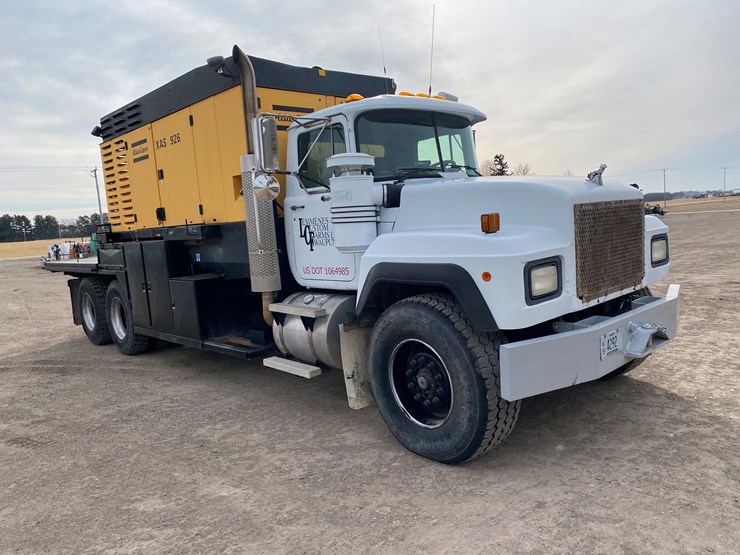 1999-mack-rd690s-image-4