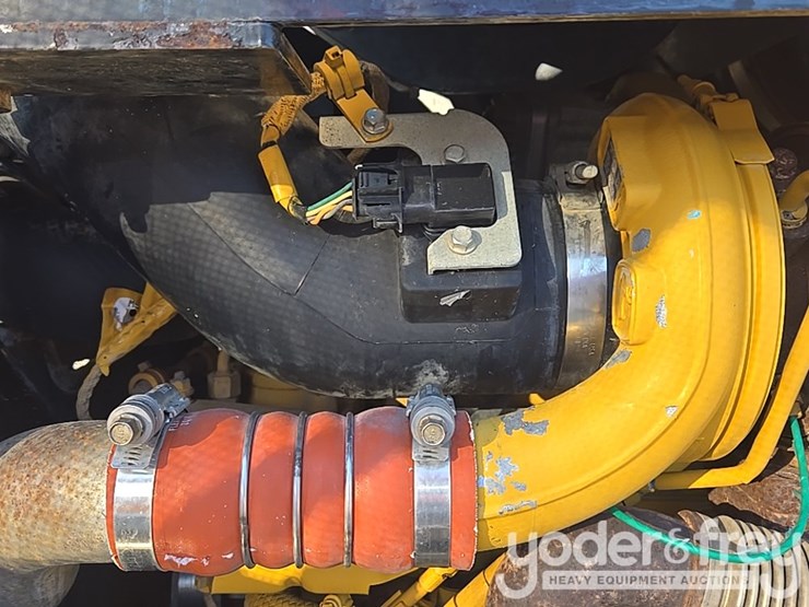 2018-deere-700k-image-82