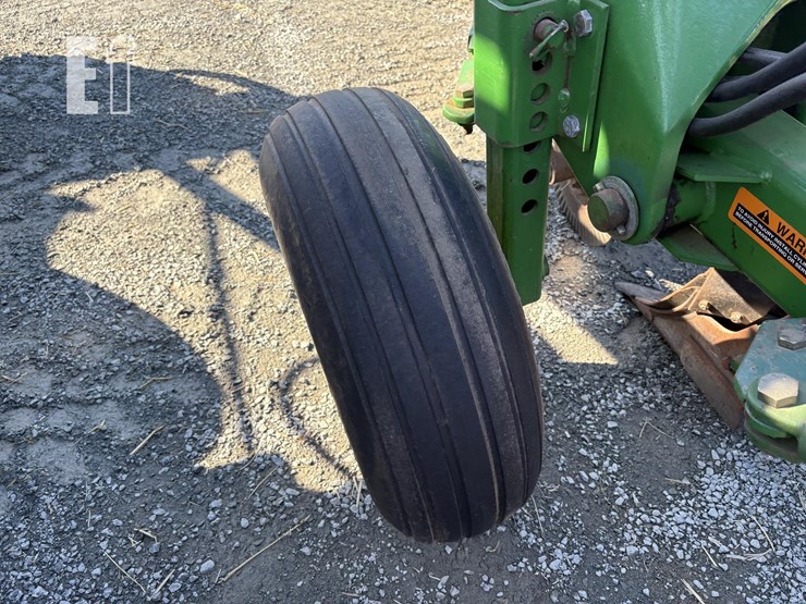 john-deere-2810-image-8