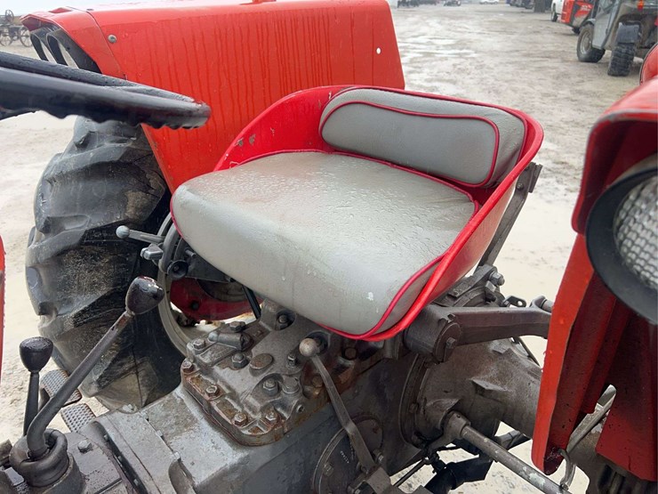 massey-ferguson-135-image-46