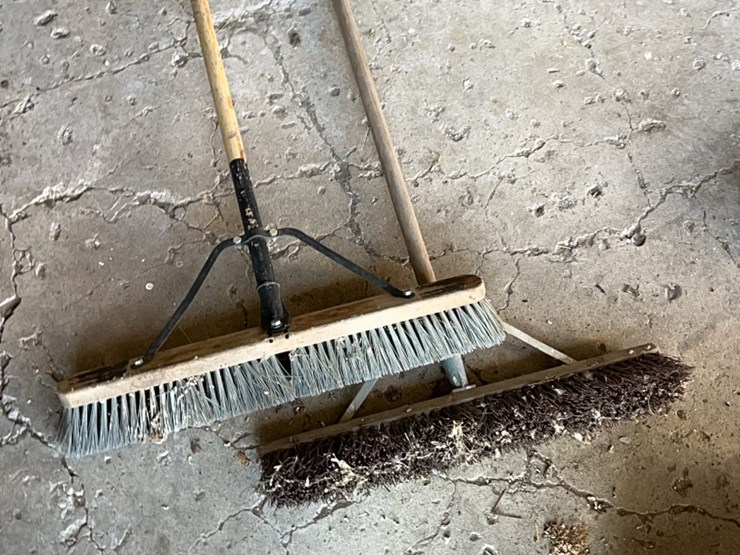 (2)-good-pushbrooms-image-2