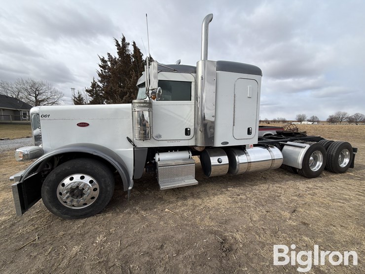 2013-peterbilt-388-image-8
