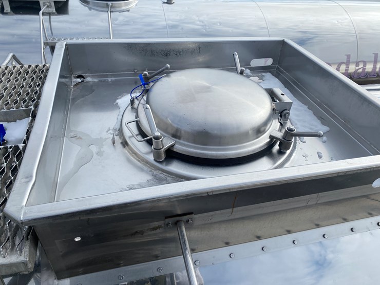 1990-walker-tanker-image-24