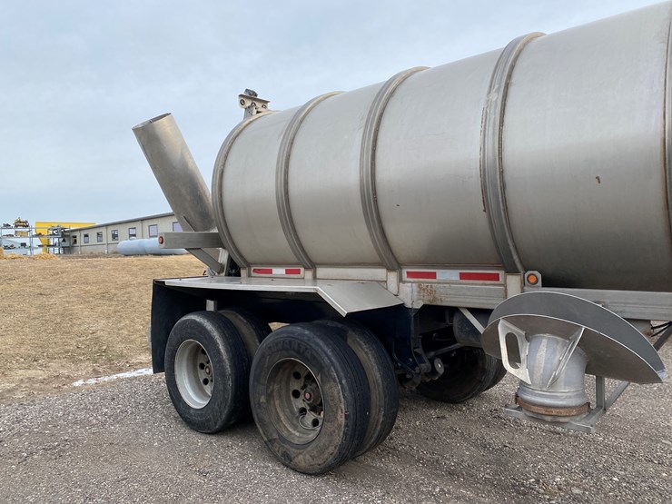#502-•-2012-northern-8,500-gallon-semi-manure-tanker-(has-wi-title)-(waupun,-wi)-image-7