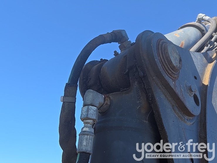 2010-deere-310sj-image-45