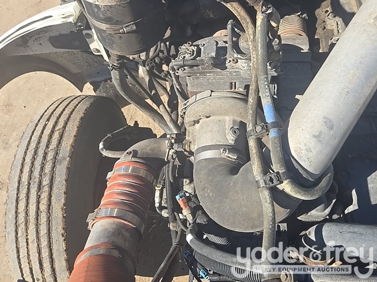 2009-peterbilt-335-image-36