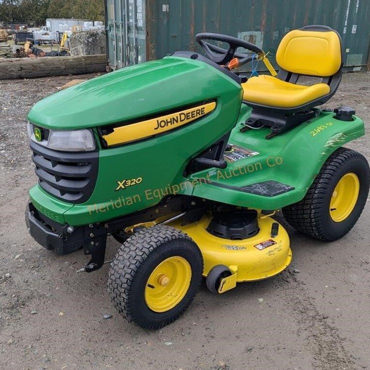 JOHN DEERE X320