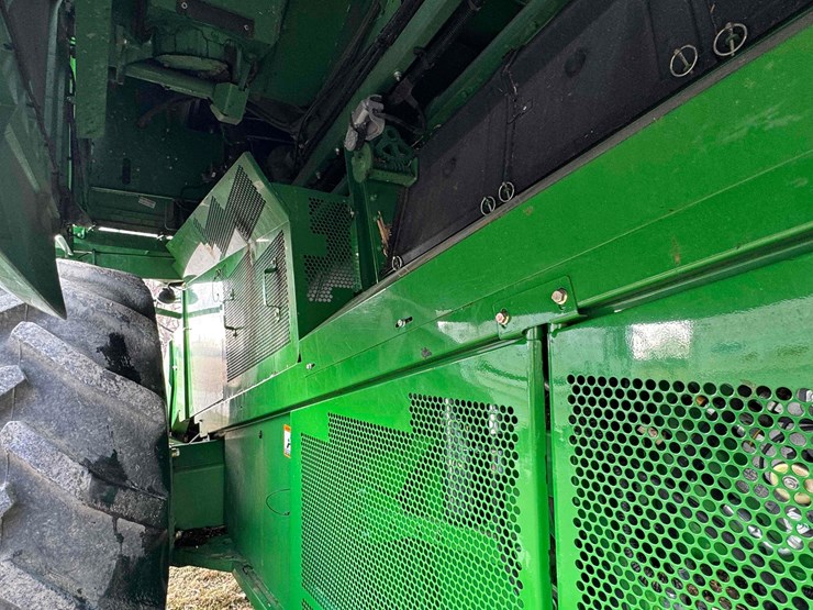 2013-john-deere-s550-image-38