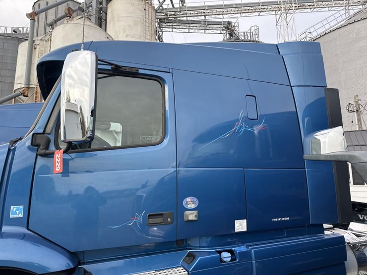 2019-volvo-10-image-10