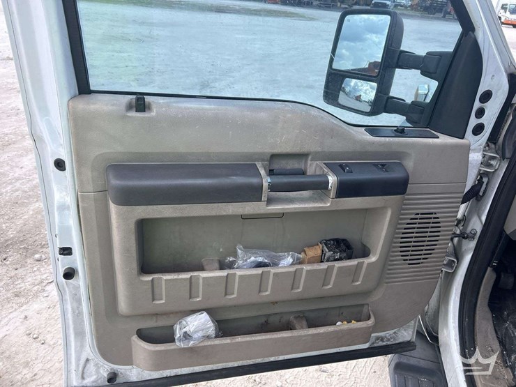 2009-ford-f550-image-14