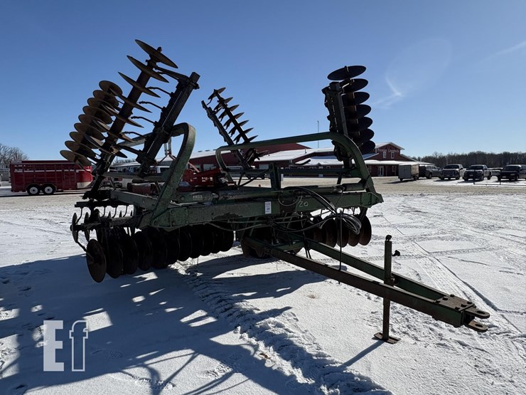 john-deere-235-image-1