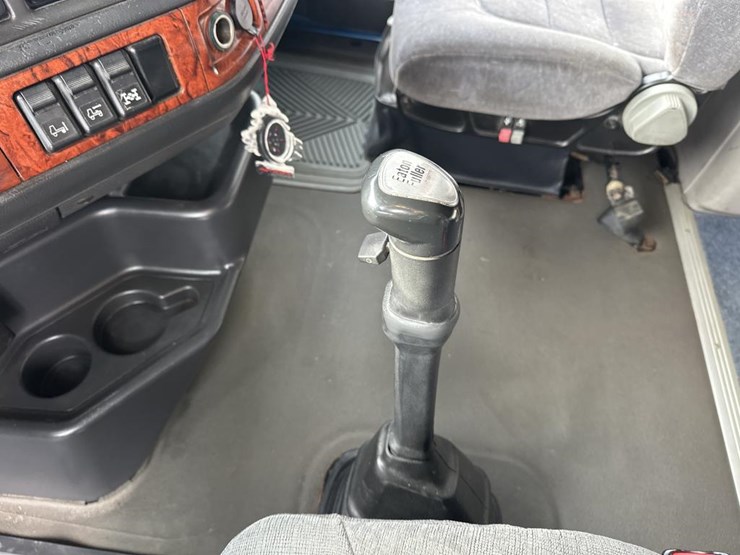 2001-volvo-10-image-46