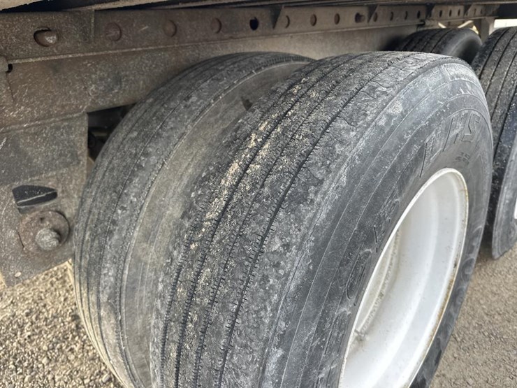 2016-utility-53'-image-30