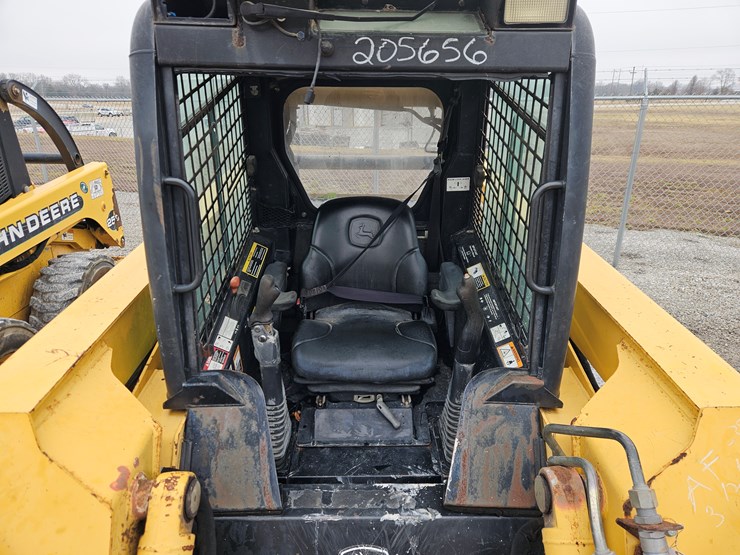 2007-deere-ct332-image-7