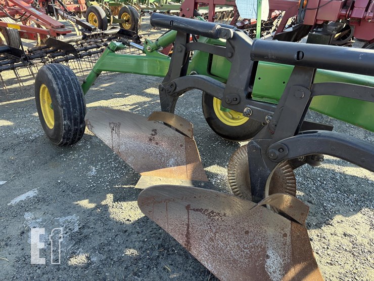 john-deere-2810-image-6