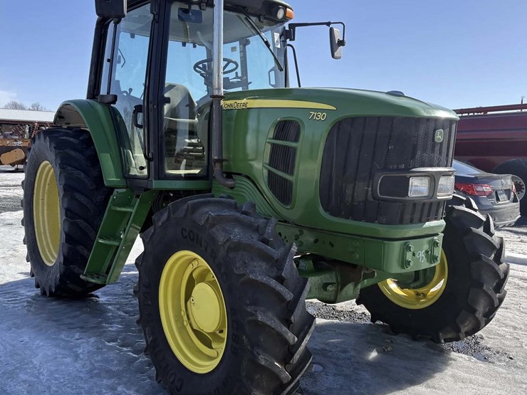 2011-john-deere-7130-image-1