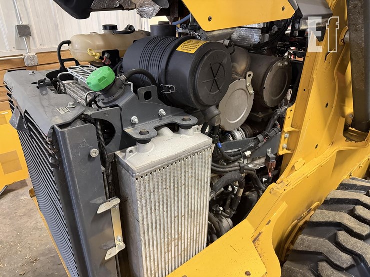 2024-deere-330g-image-25