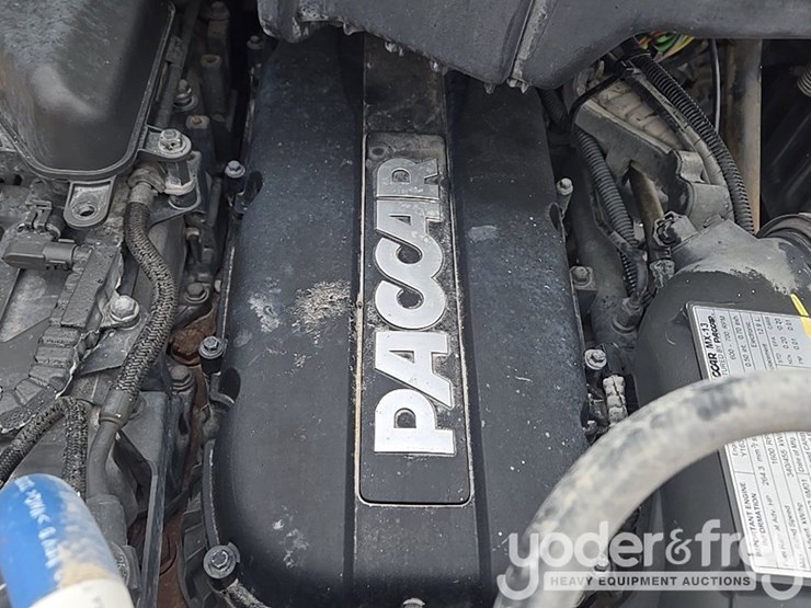 2019-peterbilt-579-image-21