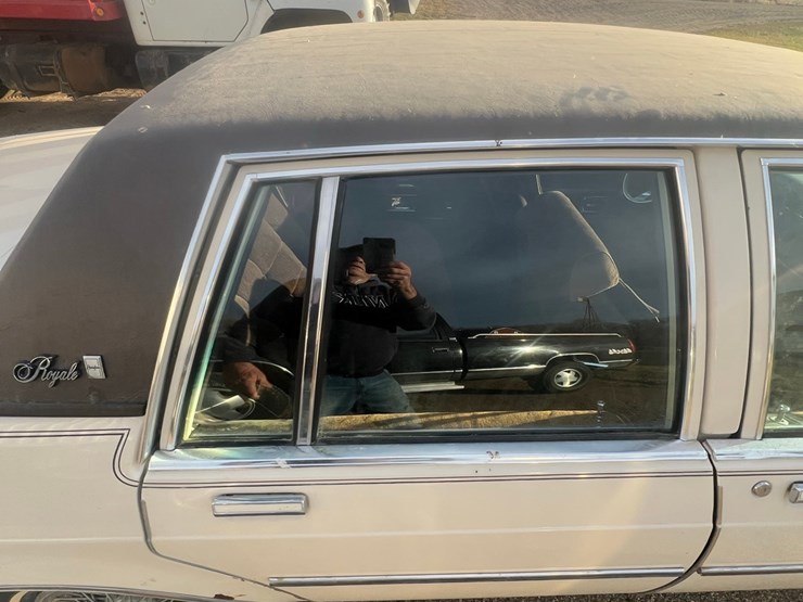 lot-13.-oldsmobile-delta-88-royale-car,-4-dr.,-196,050-mi,-307-v8,--4-speed-automatic-image-41