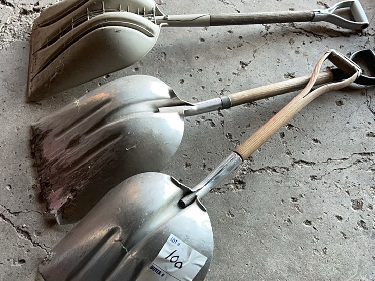 (3)-grain-shovels,-two-are-aluminum,-one-is-plastic-image-2