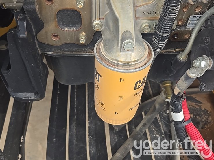 2018-caterpillar-tl1055d-image-51