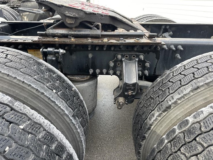 2022-volvo-10-image-36